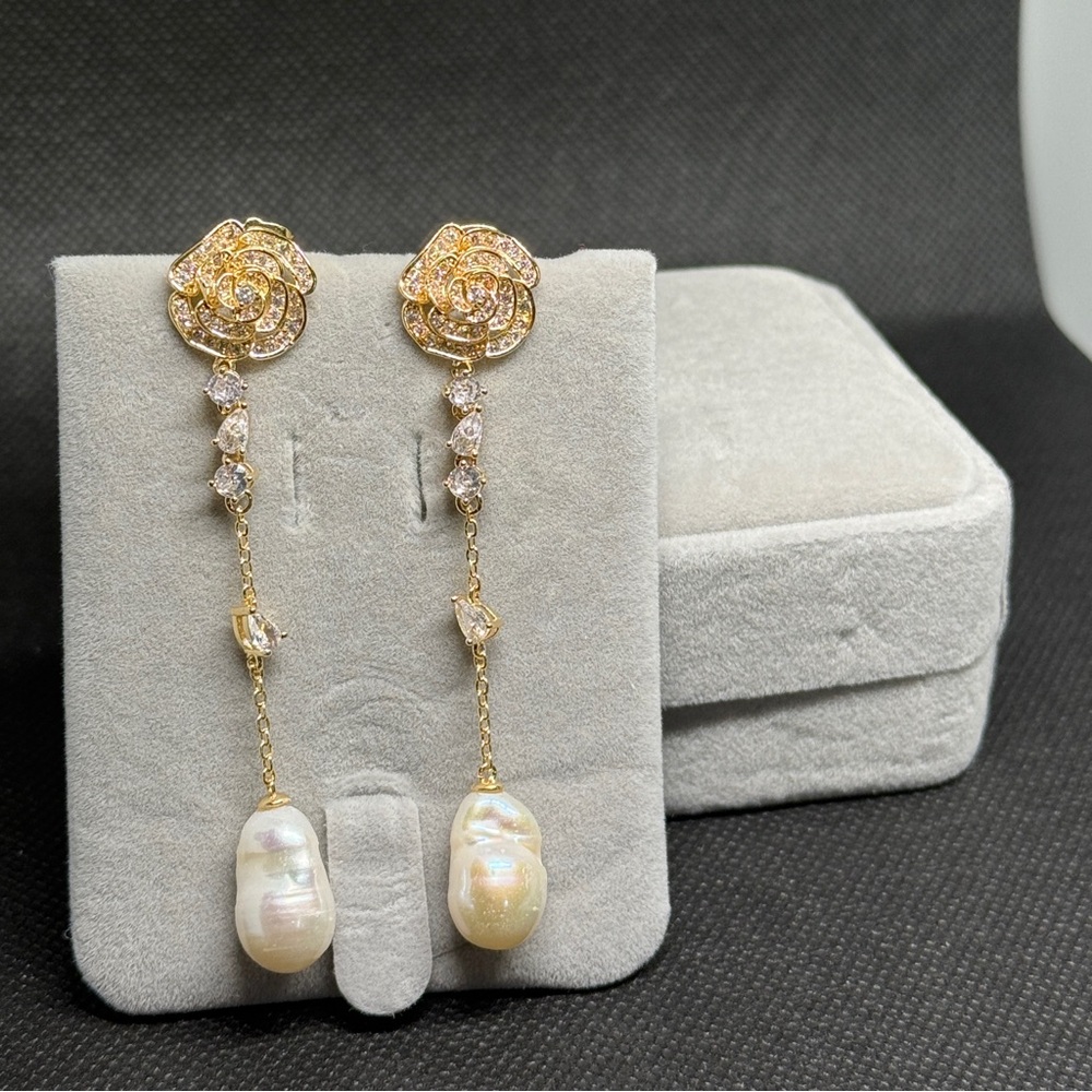 Elegant Gold Pearl Drop Earrings